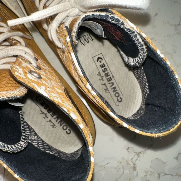 GORE-TEX High-Top Sneakers in Mustard Color and White - Picture 7 of 8